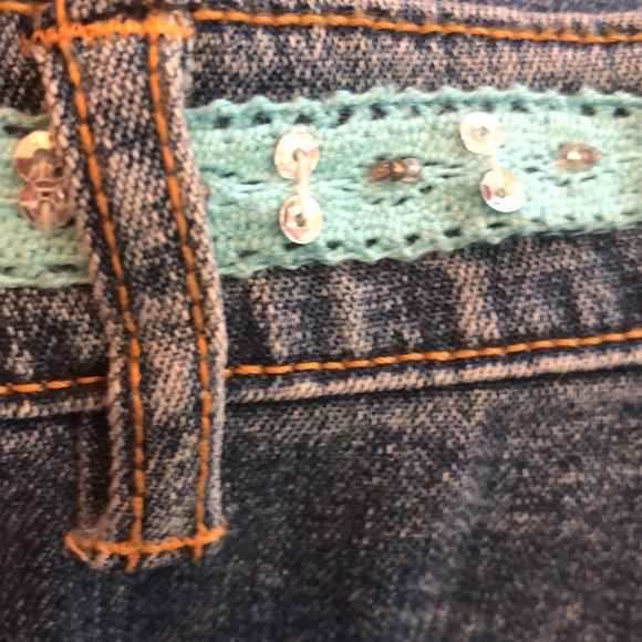 The Denim Tailor Crochét Floral &Rhinestone Jeans - Picture 8 of 9